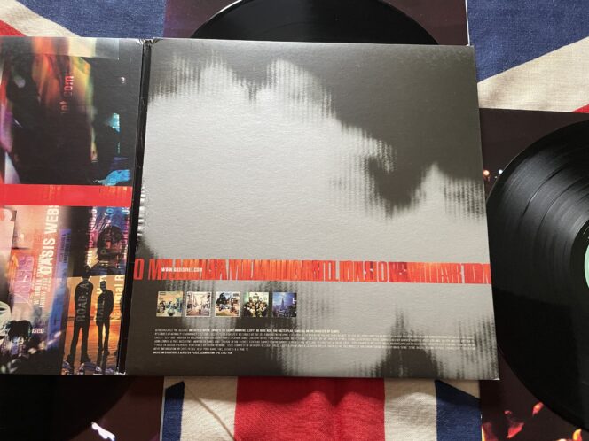 Oasis - Familiar To Millions - Image 4
