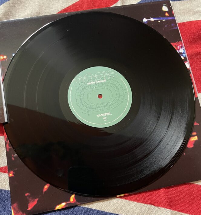 Oasis - Familiar To Millions - Image 10